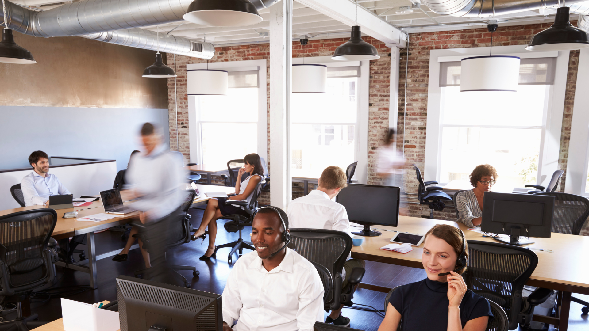 Why outsourcing customer services delivers wider business benefits image